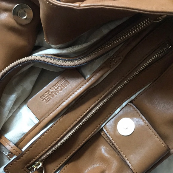 Michael Kors Tan leather bag w/ original silk bag - Picture 7 of 8